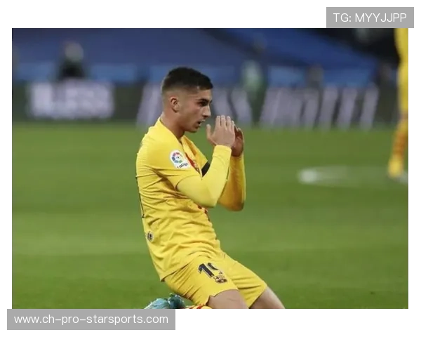 巴萨反击训练：费兰-托雷斯练习斜插与无球接应